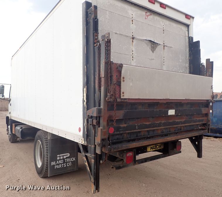 image for item DE5576 1999 GMC T6500 box truck