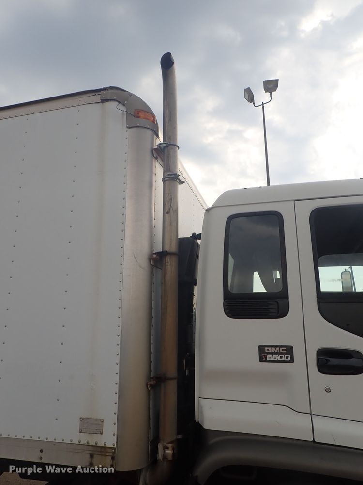 image for item DE5576 1999 GMC T6500 box truck