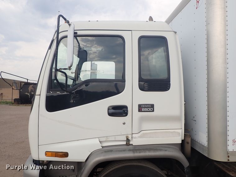 image for item DE5576 1999 GMC T6500 box truck