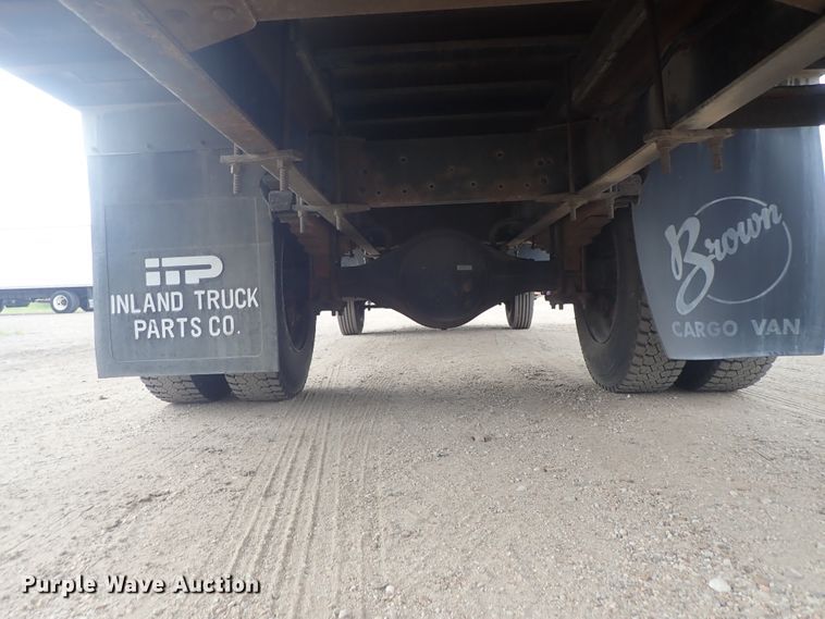 image for item DE5576 1999 GMC T6500 box truck