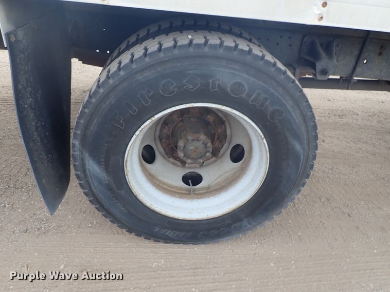 image for item DE5576 1999 GMC T6500 box truck