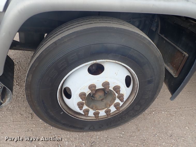 image for item DE5576 1999 GMC T6500 box truck