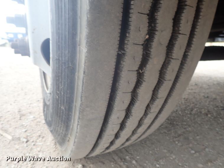 image for item DE5576 1999 GMC T6500 box truck