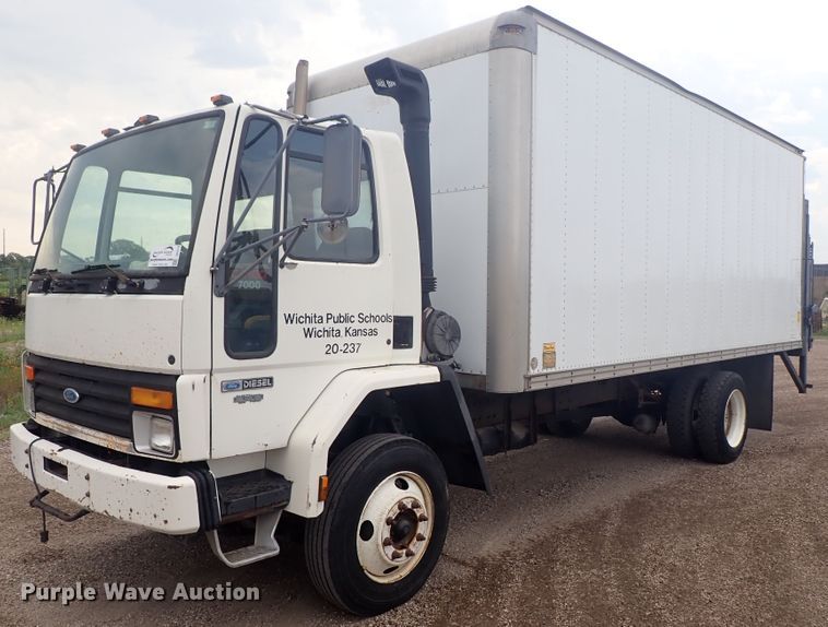 image for item DE5578 1993 Ford CF7000 box truck
