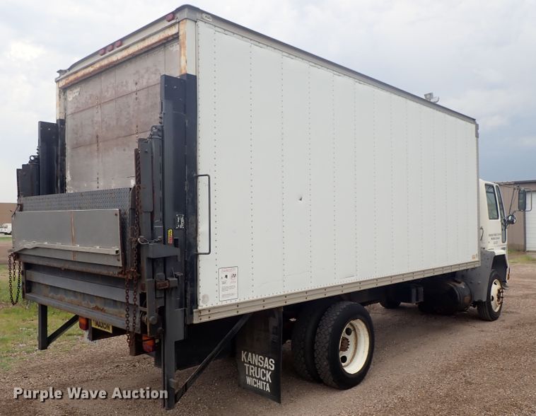 image for item DE5578 1993 Ford CF7000 box truck