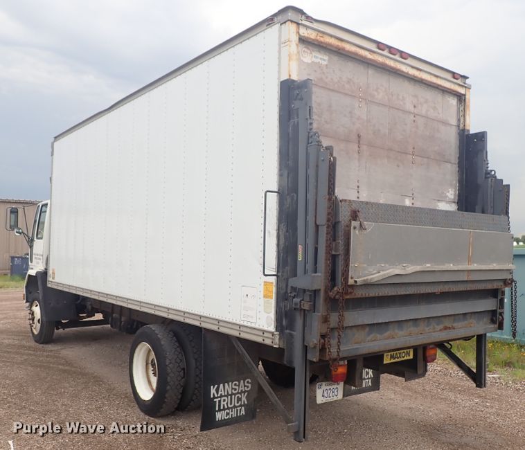 image for item DE5578 1993 Ford CF7000 box truck