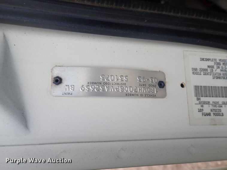 image for item DE5578 1993 Ford CF7000 box truck