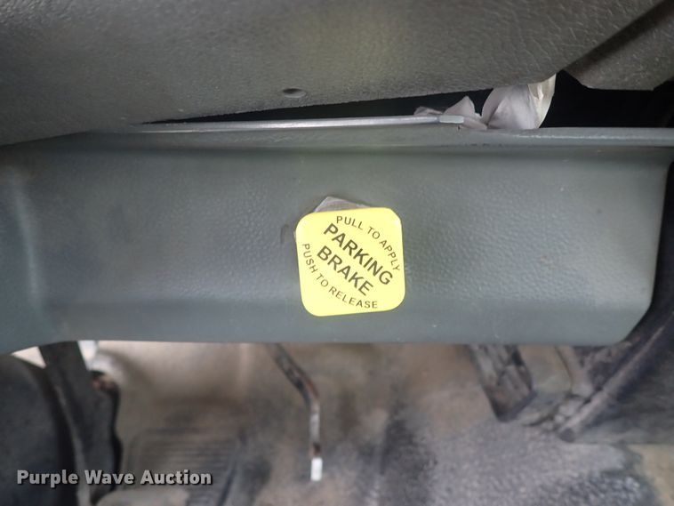 image for item DE5578 1993 Ford CF7000 box truck