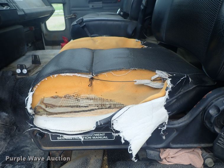 image for item DE5578 1993 Ford CF7000 box truck