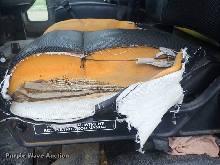 image for item DE5578 1993 Ford CF7000 box truck