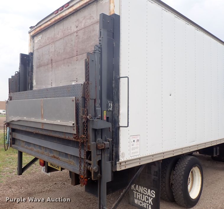 image for item DE5578 1993 Ford CF7000 box truck