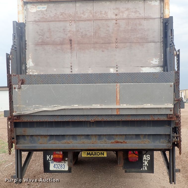 image for item DE5578 1993 Ford CF7000 box truck