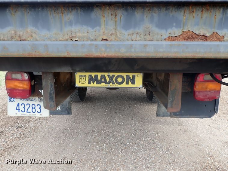 image for item DE5578 1993 Ford CF7000 box truck