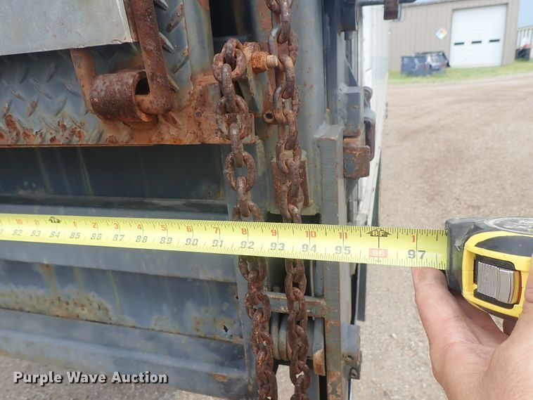 image for item DE5578 1993 Ford CF7000 box truck