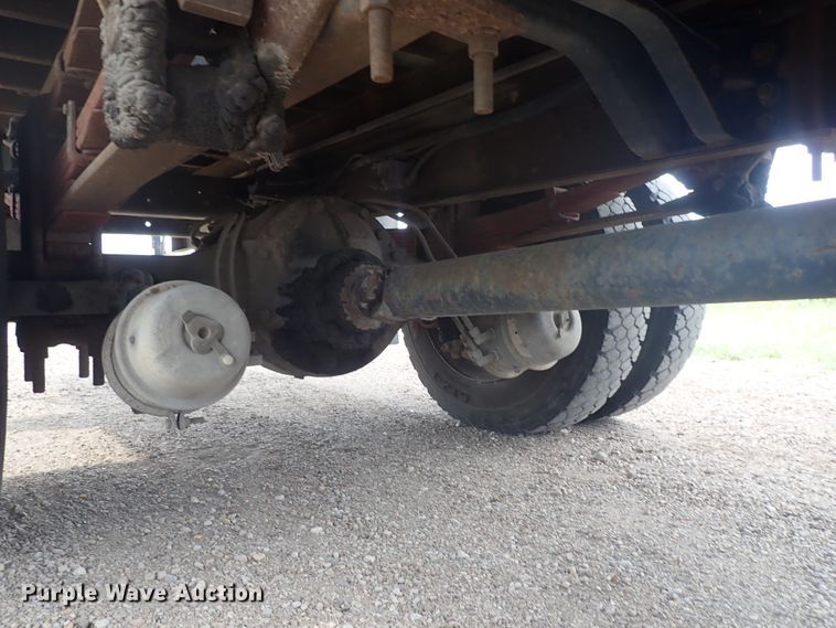 image for item DE5578 1993 Ford CF7000 box truck