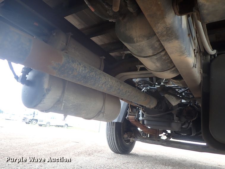 image for item DE5578 1993 Ford CF7000 box truck