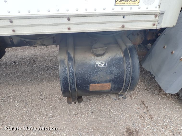 image for item DE5578 1993 Ford CF7000 box truck