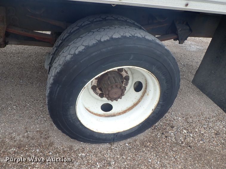 image for item DE5578 1993 Ford CF7000 box truck