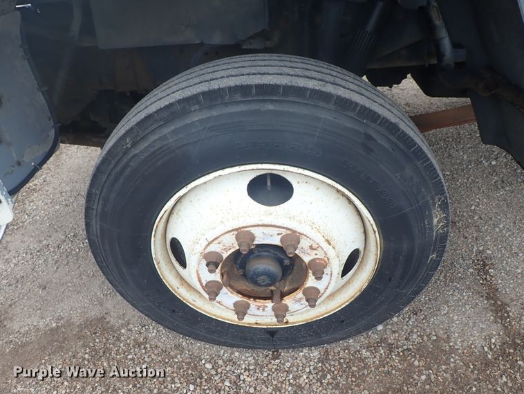 image for item DE5578 1993 Ford CF7000 box truck