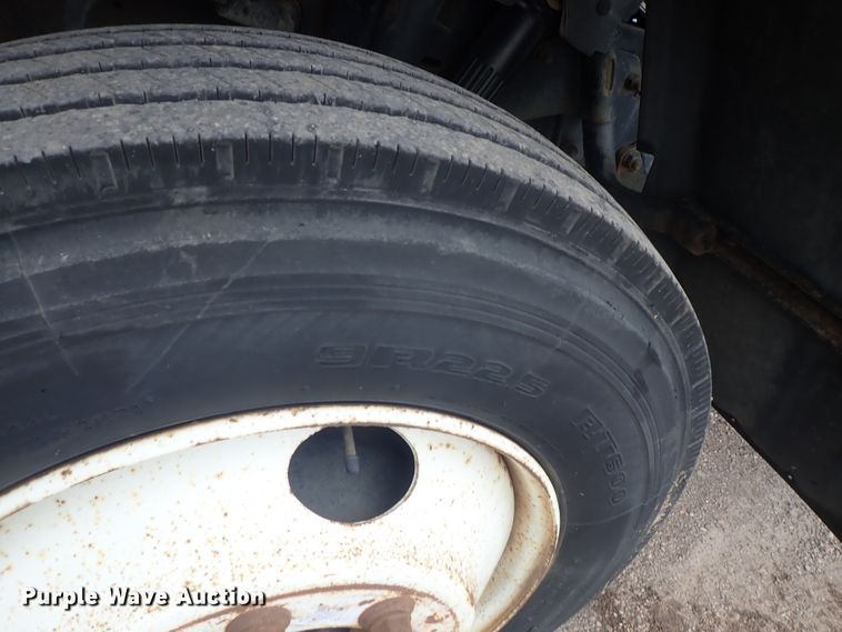 image for item DE5578 1993 Ford CF7000 box truck