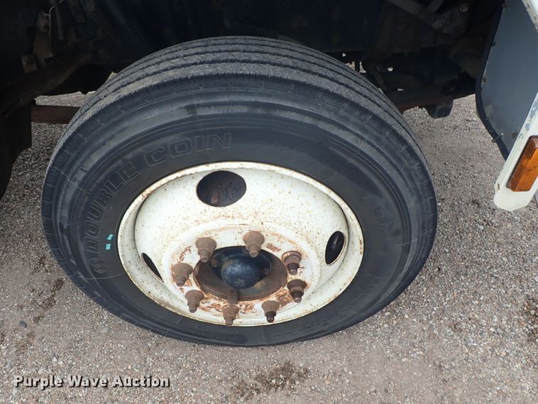 image for item DE5578 1993 Ford CF7000 box truck