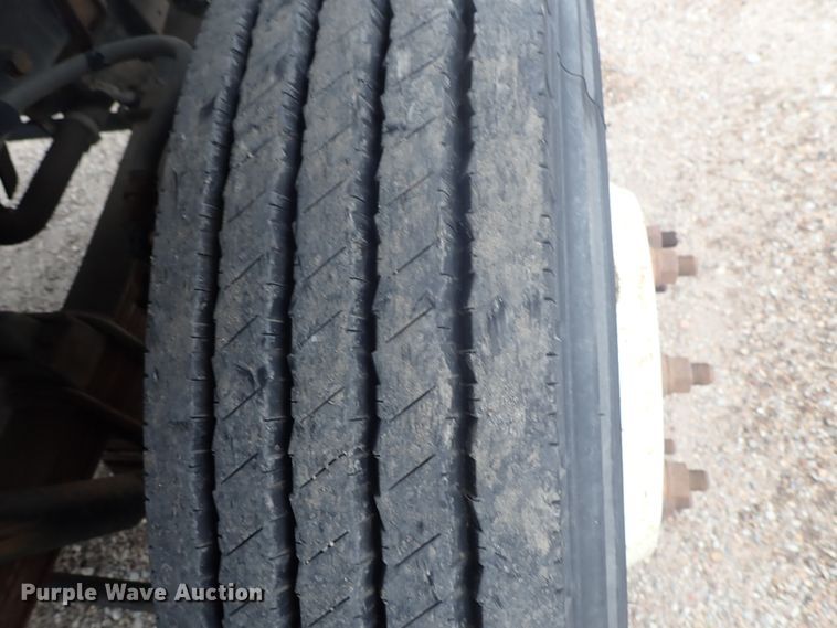 image for item DE5578 1993 Ford CF7000 box truck