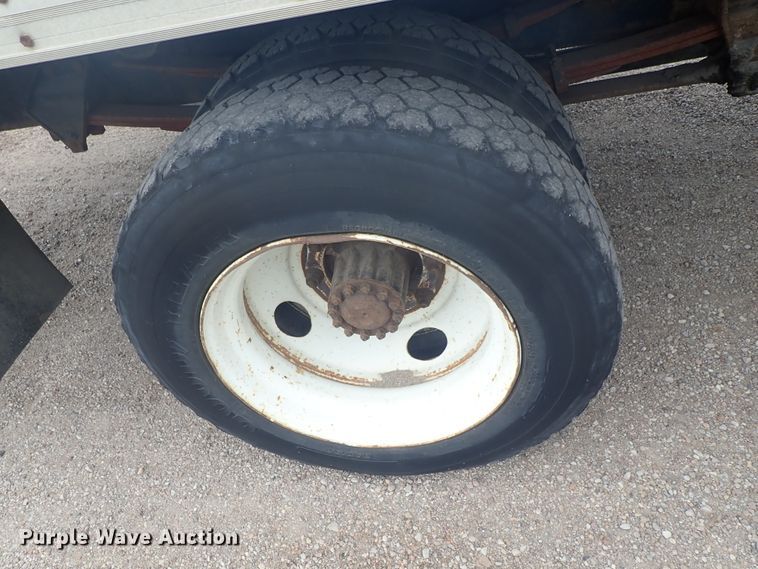 image for item DE5578 1993 Ford CF7000 box truck