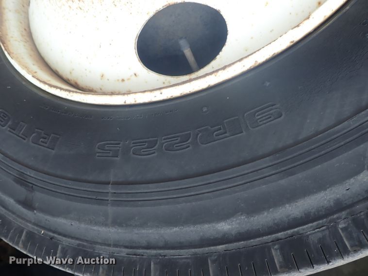 image for item DE5578 1993 Ford CF7000 box truck