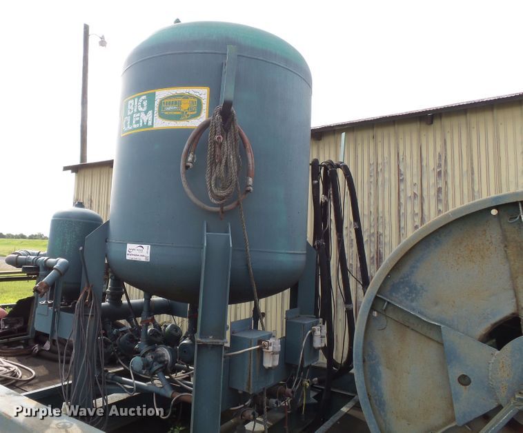 image for item DE7935 1992 Clemco Big Chem blasting machine