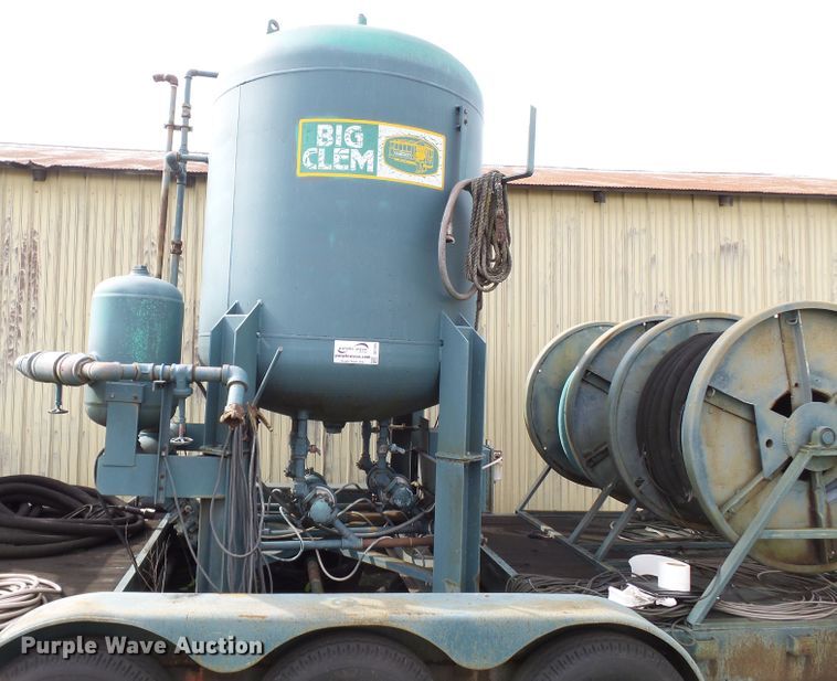 image for item DE7935 1992 Clemco Big Chem blasting machine