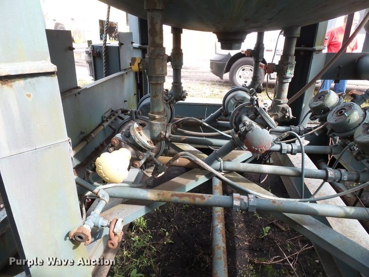 image for item DE7935 1992 Clemco Big Chem blasting machine