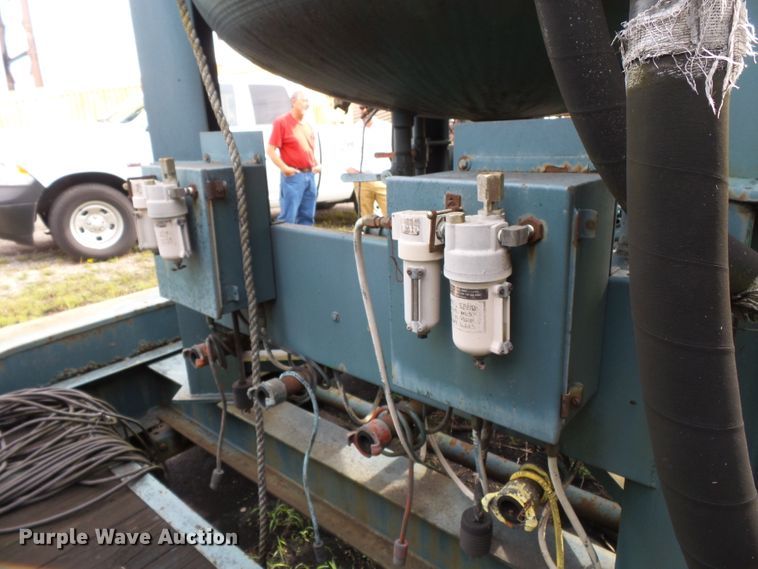 image for item DE7935 1992 Clemco Big Chem blasting machine