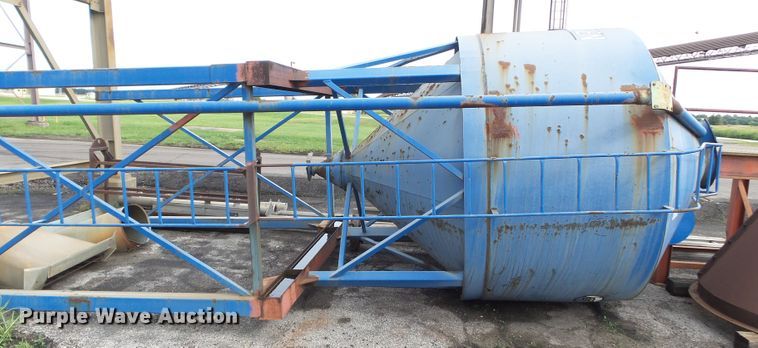 image for item DE7936 Friesen bulk hopper tank