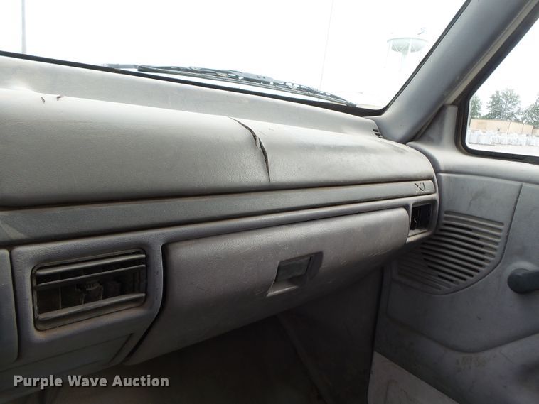 image for item DE7937 1994 Ford F350 dump bed pickup truck