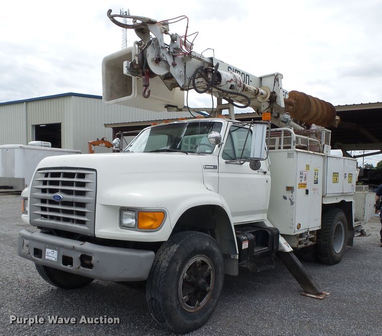 image for item DE7939 1995 Ford F700 digger derrick truck