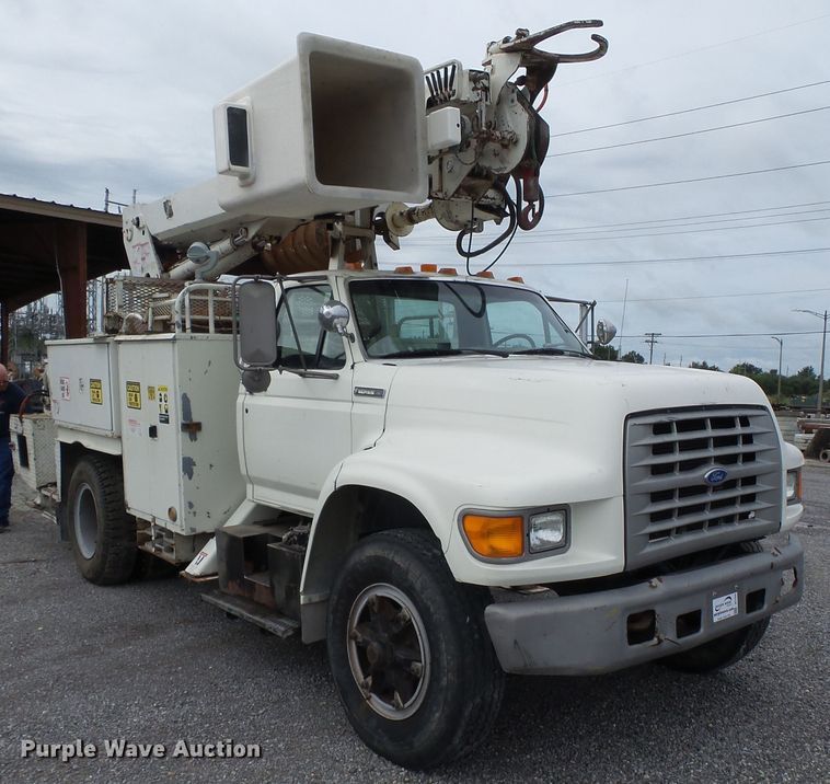image for item DE7939 1995 Ford F700 digger derrick truck