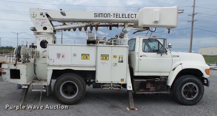 image for item DE7939 1995 Ford F700 digger derrick truck