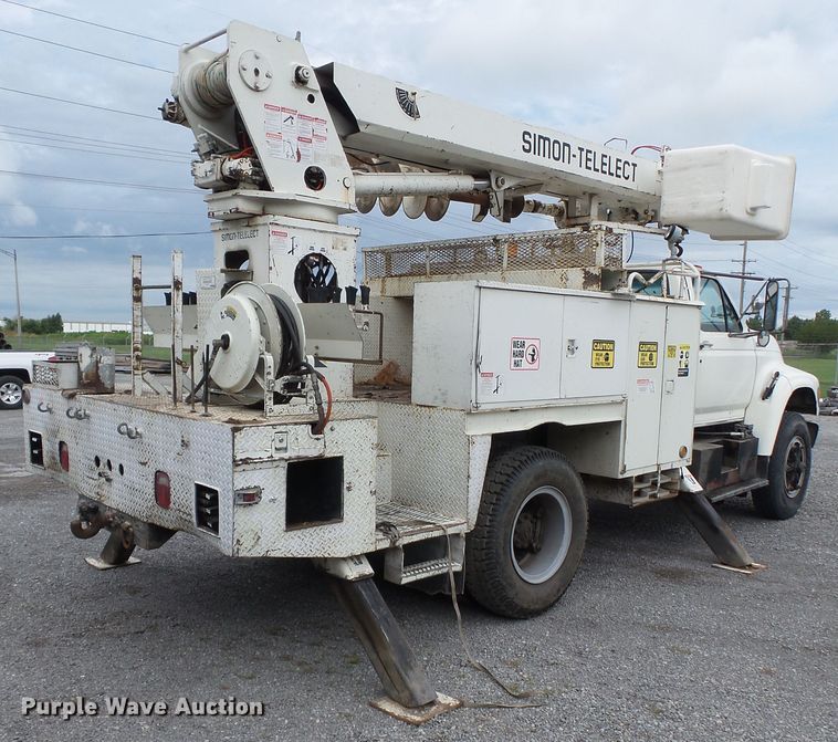 image for item DE7939 1995 Ford F700 digger derrick truck