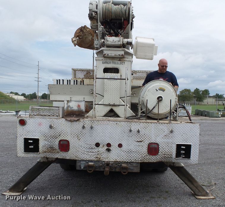 image for item DE7939 1995 Ford F700 digger derrick truck