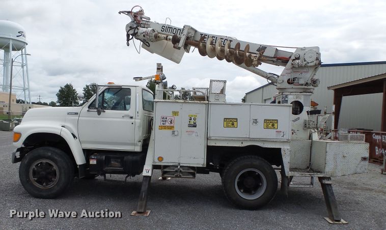 image for item DE7939 1995 Ford F700 digger derrick truck