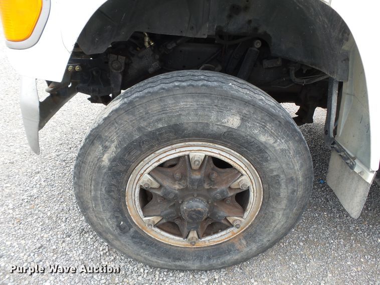 image for item DE7939 1995 Ford F700 digger derrick truck