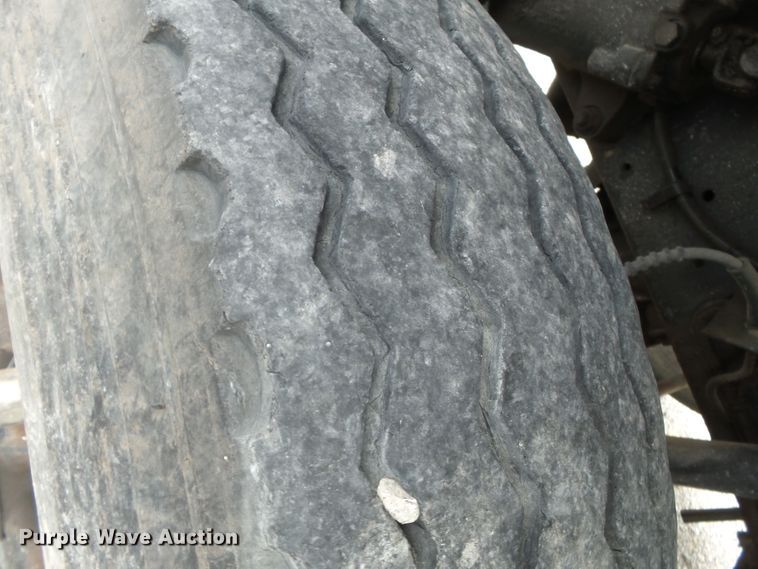 image for item DE7939 1995 Ford F700 digger derrick truck