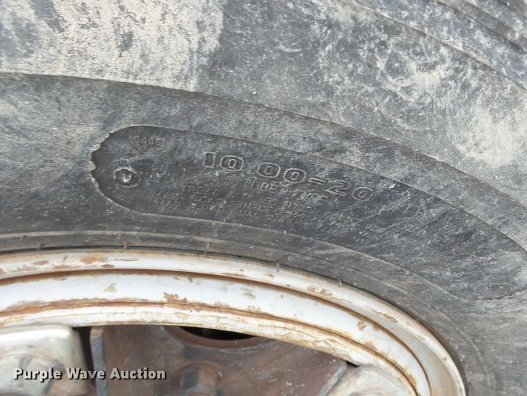 image for item DE7939 1995 Ford F700 digger derrick truck