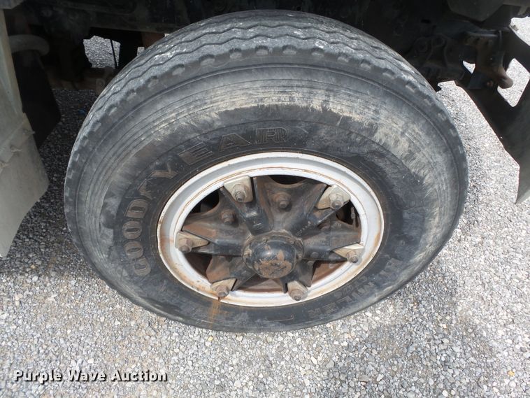 image for item DE7939 1995 Ford F700 digger derrick truck