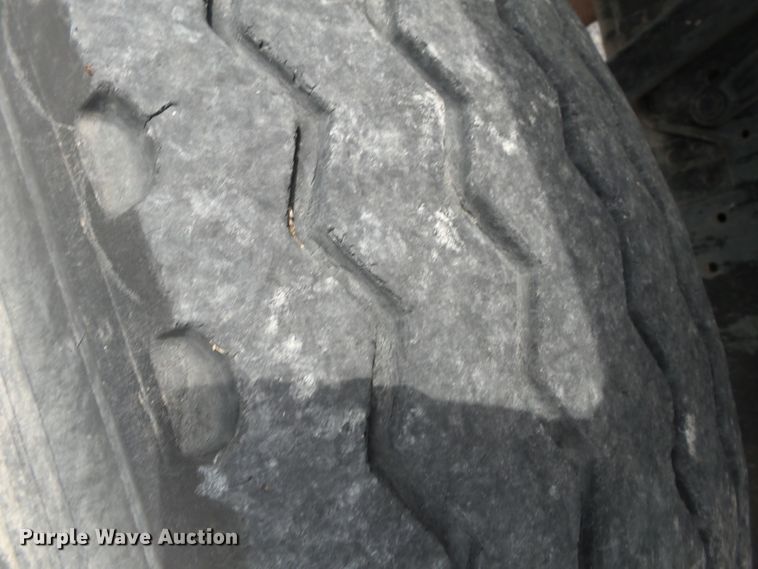 image for item DE7939 1995 Ford F700 digger derrick truck