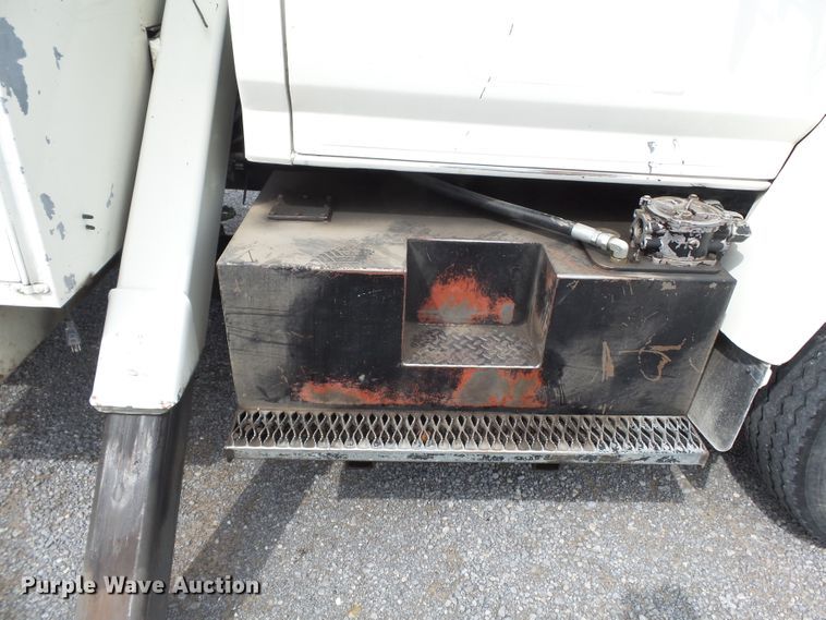 image for item DE7939 1995 Ford F700 digger derrick truck