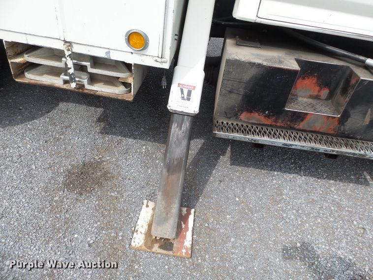 image for item DE7939 1995 Ford F700 digger derrick truck