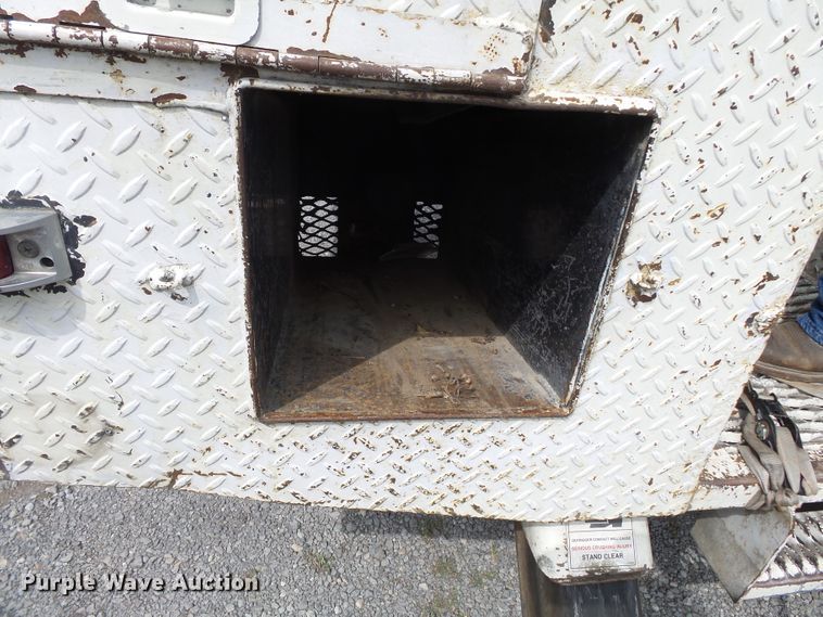 image for item DE7939 1995 Ford F700 digger derrick truck