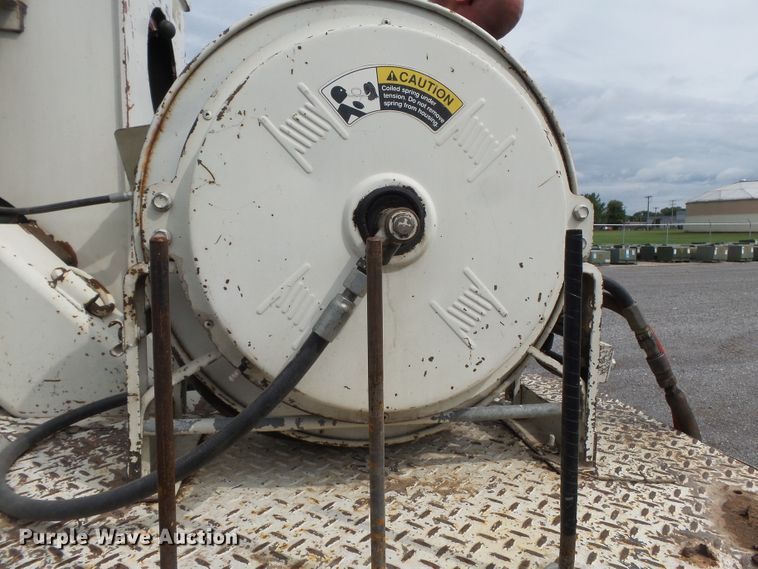 image for item DE7939 1995 Ford F700 digger derrick truck