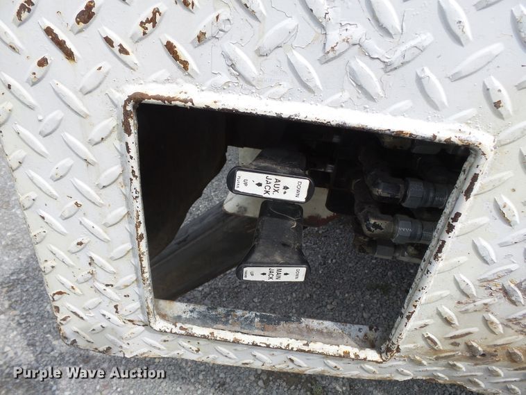 image for item DE7939 1995 Ford F700 digger derrick truck